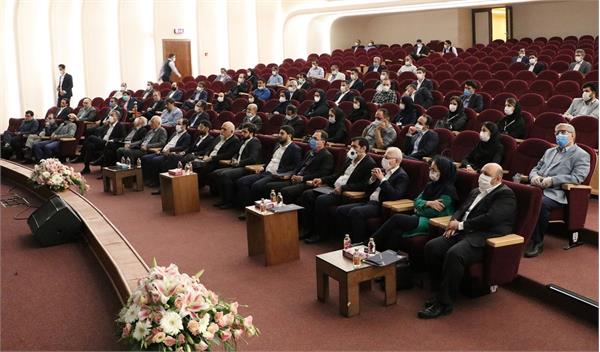 مراسم تجلیل از آقای مهندس بهلولی به عنوان مدیر عامل طرح برتر در مجموعه سرمایه گذاری نفت-1