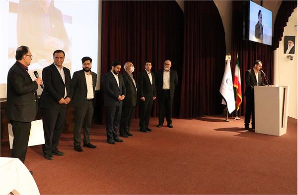 مراسم تجلیل از آقای مهندس بهلولی به عنوان مدیر عامل طرح برتر در مجموعه سرمایه گذاری نفت-3